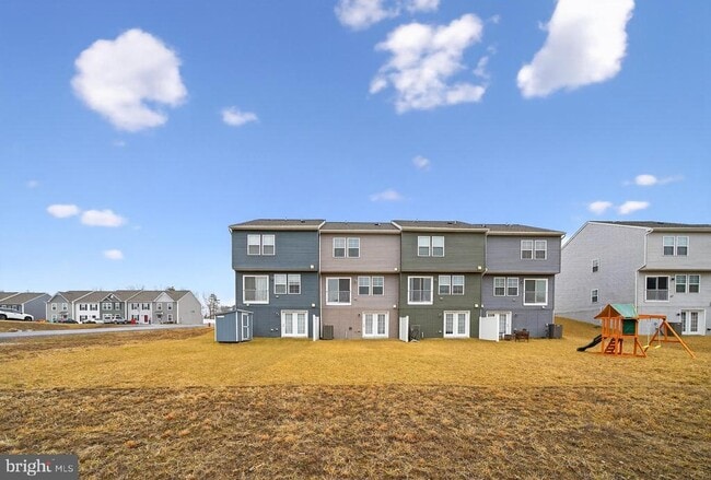 Building Photo - 18 Needle Ct