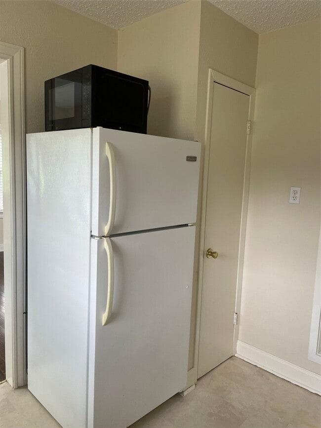 Building Photo - 2030 Bissonnet St