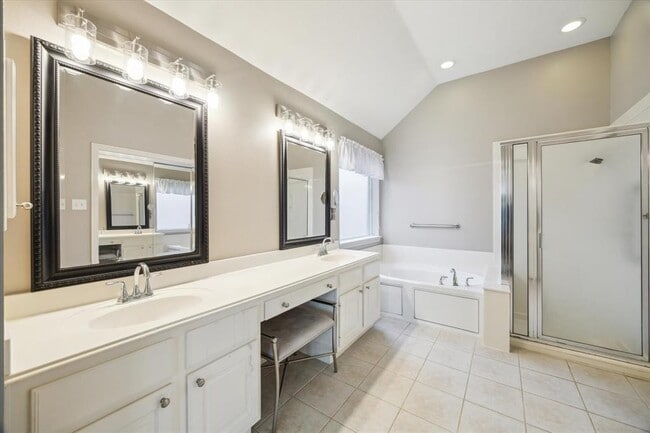 Building Photo - 9527 Shadow Gate Ln