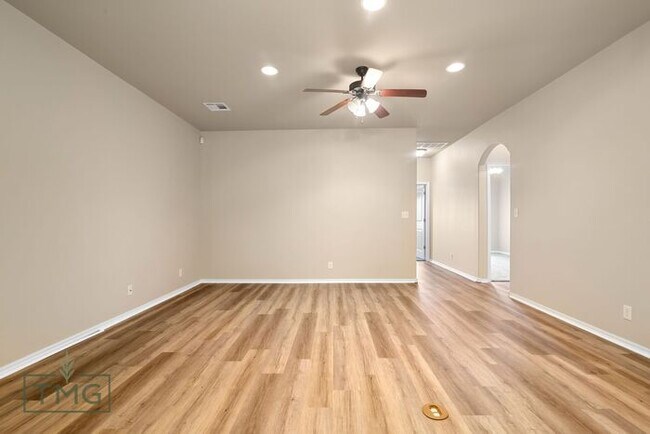 Building Photo - Luxury Gated Patio Home | 2 Bed, 2 Bath | Owasso, OK | Lawn Care Included