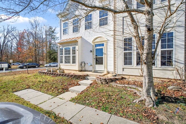 Building Photo - Move-in Special: $100 off of the first month's rent Spacious End-Unit 4 Bedroom Townhome for Rent...