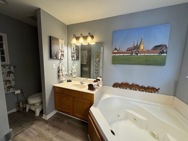 Building Photo - 3 Bedroom Home Furnished or unfurnished available