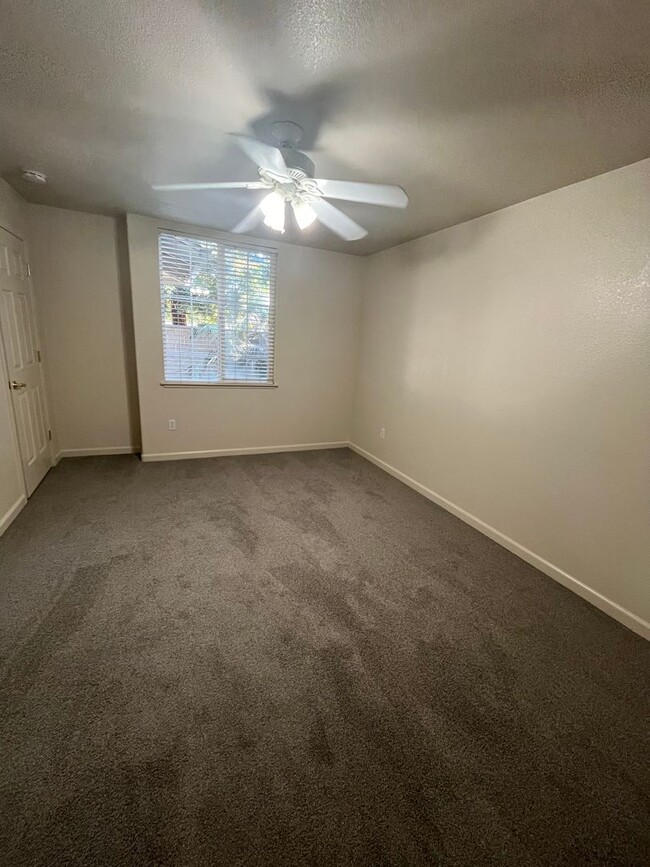 Building Photo - 3 Bedroom, 2 Bathroom Home in Sequoia Vill...