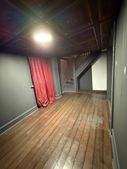 Building Photo - 169 E Pine St