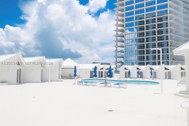 Building Photo - 16711 Collins Ave
