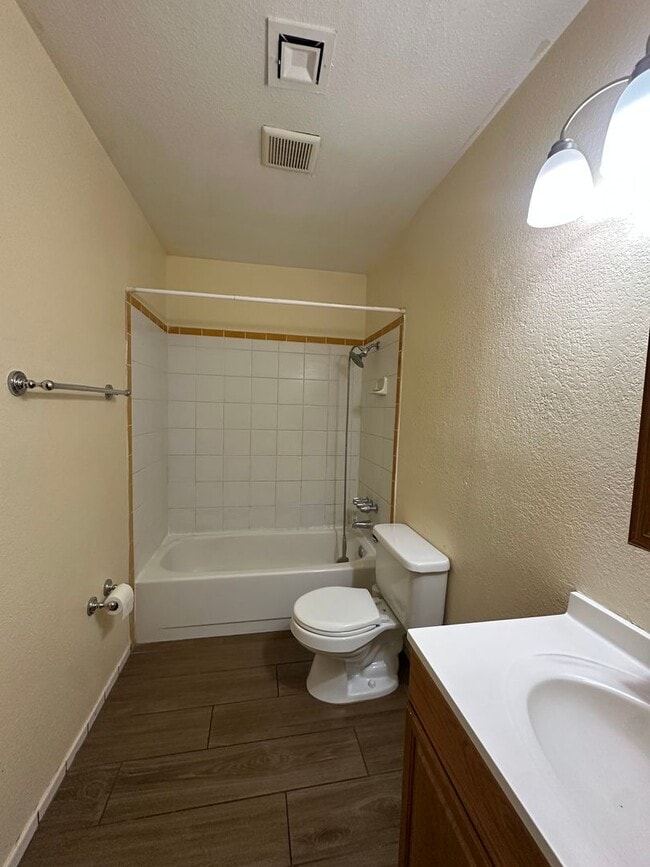 Building Photo - Must see Home!