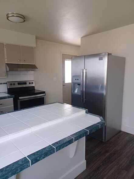 Building Photo - 705 Canyon View Drive