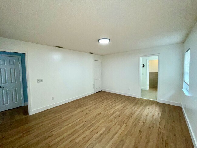 Building Photo - Spacious 4-Bed / 2-Bath Ranch in Rio Pinar...