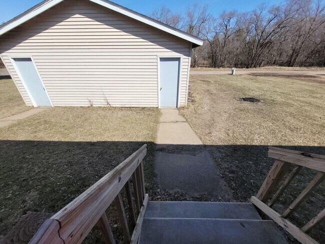 Building Photo - 3204-3206 Runway Ave