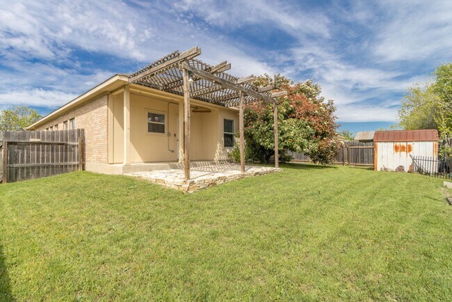 Building Photo - 702 Pampas Ricas Dr