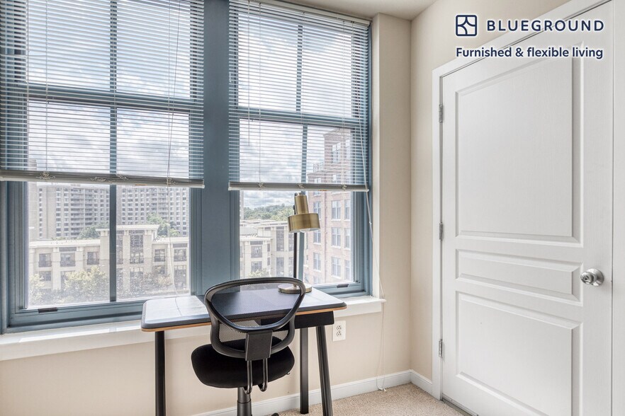 Building Photo - 550 14th Rd S