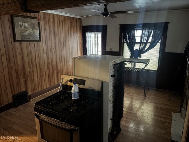 Building Photo - 365 Marmion Ave