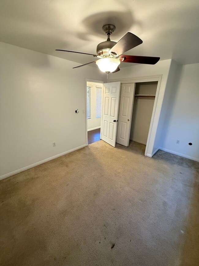 Building Photo - Spacious 4 bed 2 Bath in Desirable NW Bakersfield