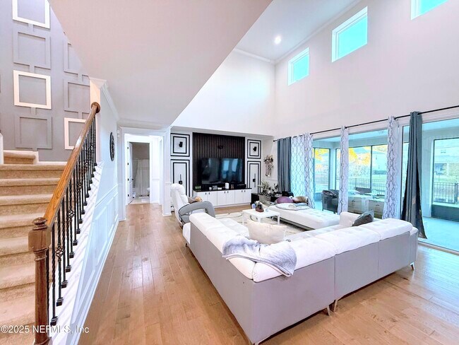 Building Photo - 102 Ann Scott Dr