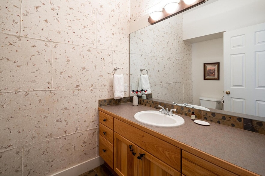 Building Photo - c4 Saddle Ridge Rd