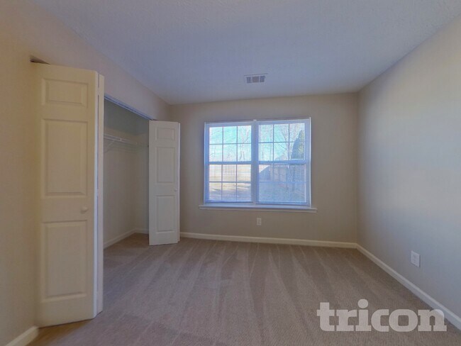 Building Photo - 1960 Lexington Ln