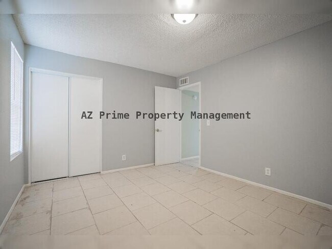 Building Photo - 4719 E Belleview St