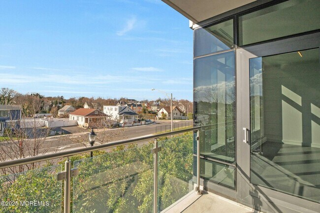 Building Photo - 15 Morris Ave