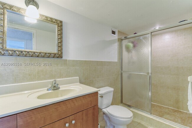 Building Photo - 800 Parkview Dr