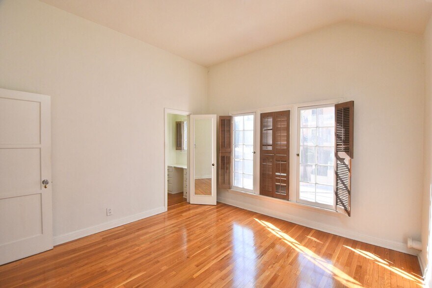 Building Photo - 2062 Argyle Ave