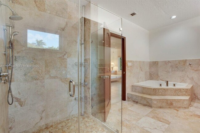 Building Photo - 13550 SW 82nd Ave