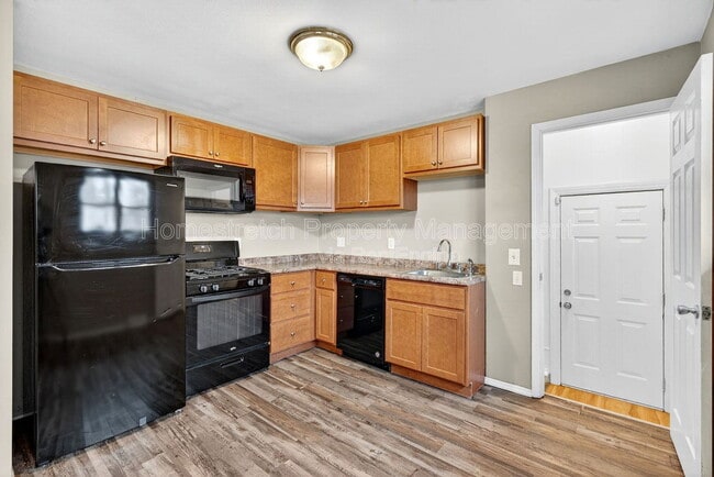 Building Photo - 2 Canary Ct