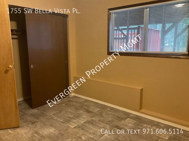 Building Photo - 3BR/2BA Open Floor Plan Kitchen Home- Spac...