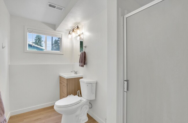 Building Photo - Charming Unfurnished Spokane Home with Large Shop in a Prime Northwest - Unfurnished