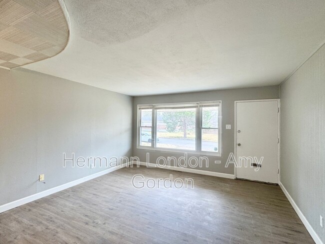 Building Photo - 2247 Lovett Dr