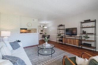 Building Photo - 6263 Westheimer Rd