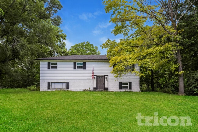 Building Photo - 5390 N County Rd 600 E