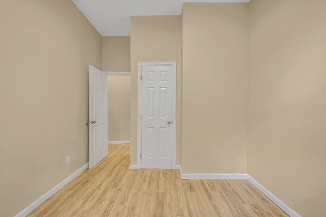 Building Photo - 267 Main St