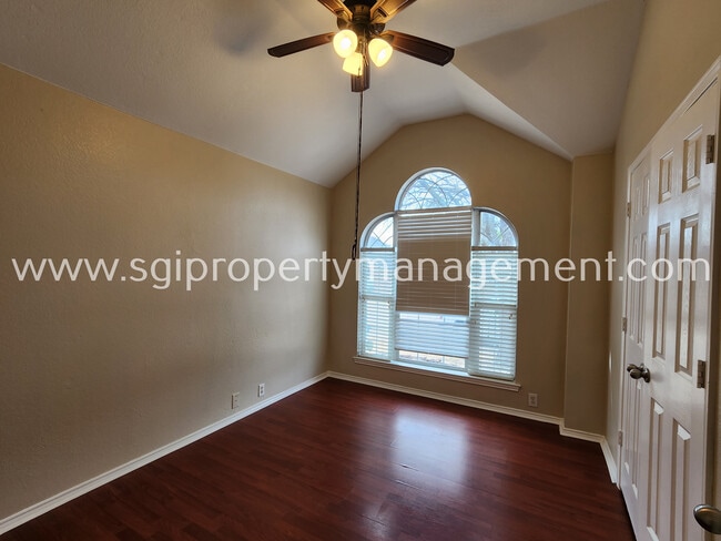 Building Photo - 1415 Murphy Dr