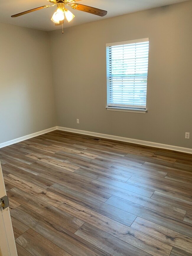 Building Photo - 830 Brentwood Pointe