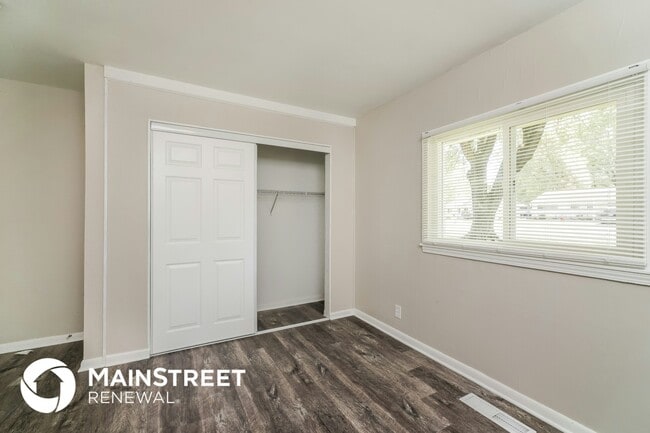 Building Photo - 1905 Heaton Rd