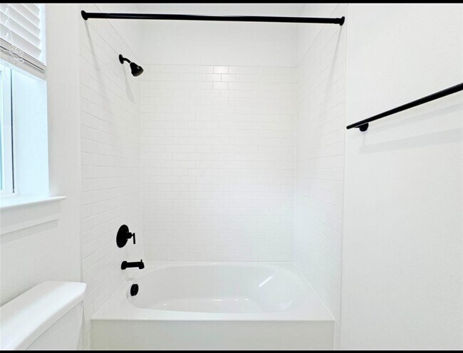 Building Photo - 2213 Via Laura Ln