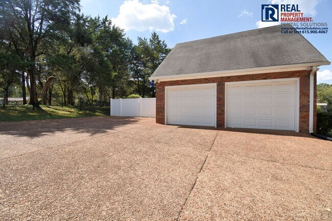 Building Photo - 2107 Londonderry Dr