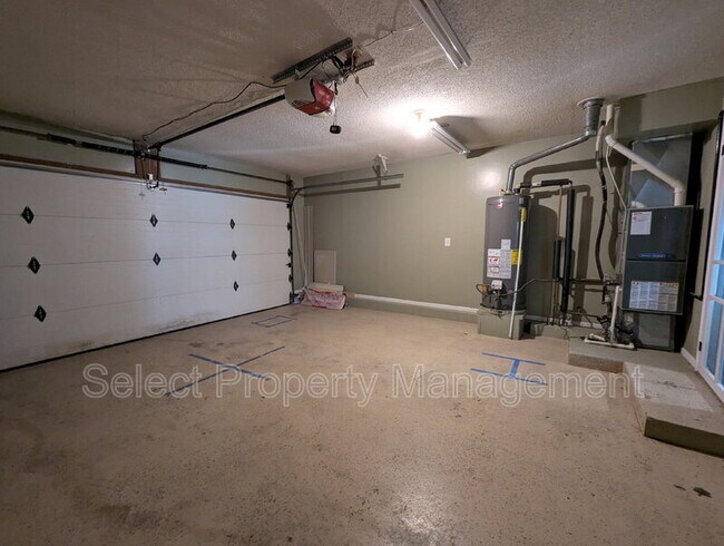 Building Photo - 7812 Brookfield Dr