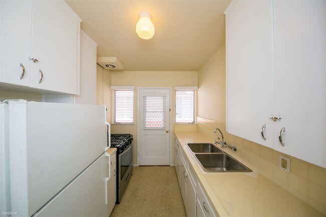 Building Photo - 1 br, 1 bath 4plex - 535 South Sierra Madr...