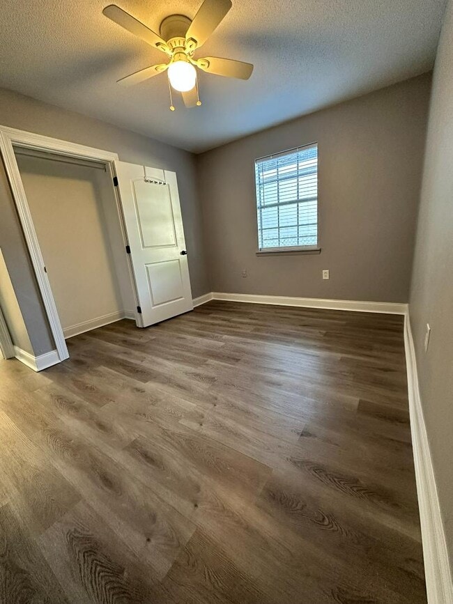 Building Photo - 306 N 40th Ave