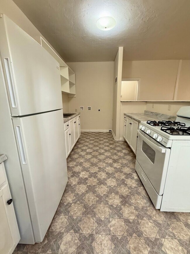 Building Photo - 913 F St