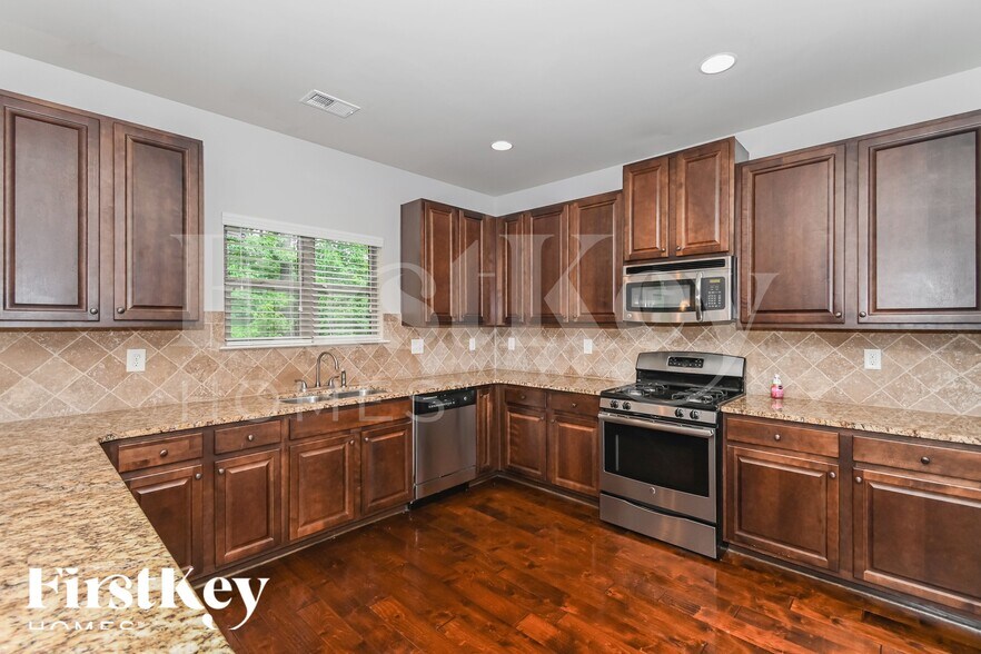 Building Photo - 1087 Sly Fox Run