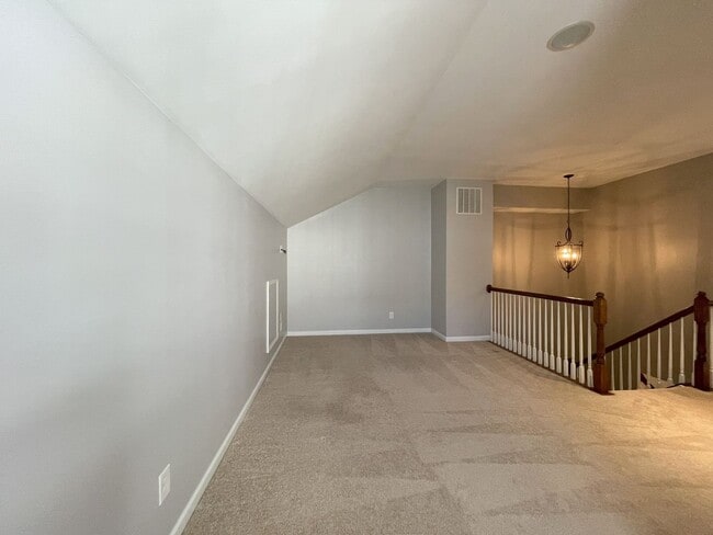 Building Photo - Spectacular 4 Bed 3.5 Bath Townhouse In Br...