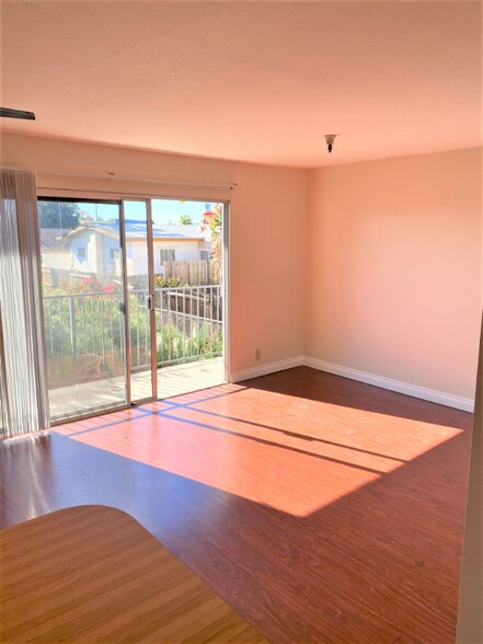 Building Photo - 147 Avenida Serra