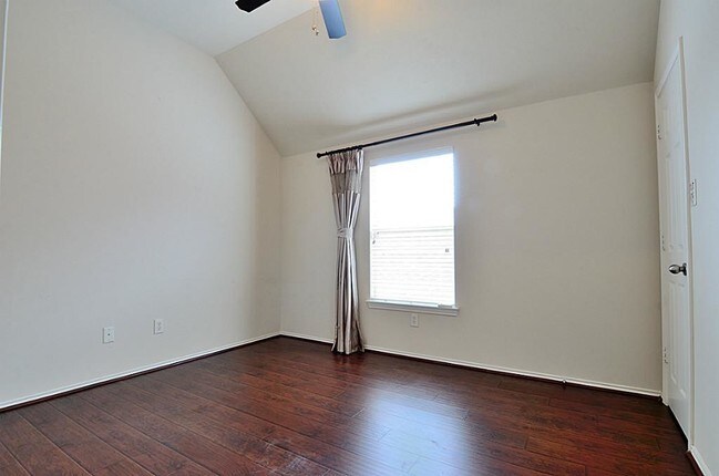 Building Photo - 20919 Field Manor Ln