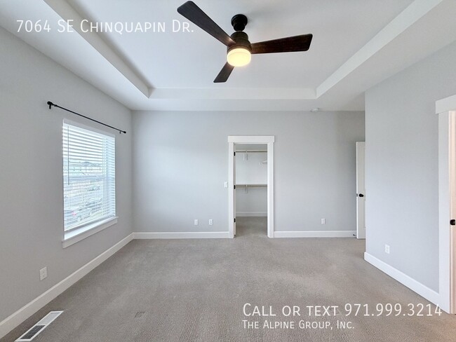 Building Photo - 7064 SE Chinquapin Dr