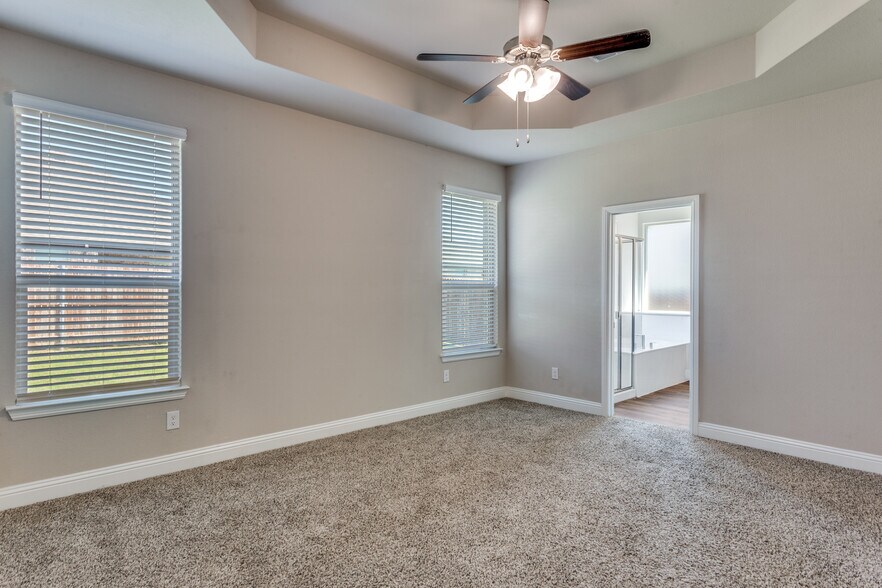 Primary bedroom - 11516 Lavonia Rd