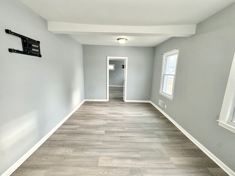 Building Photo - 338 Broad St