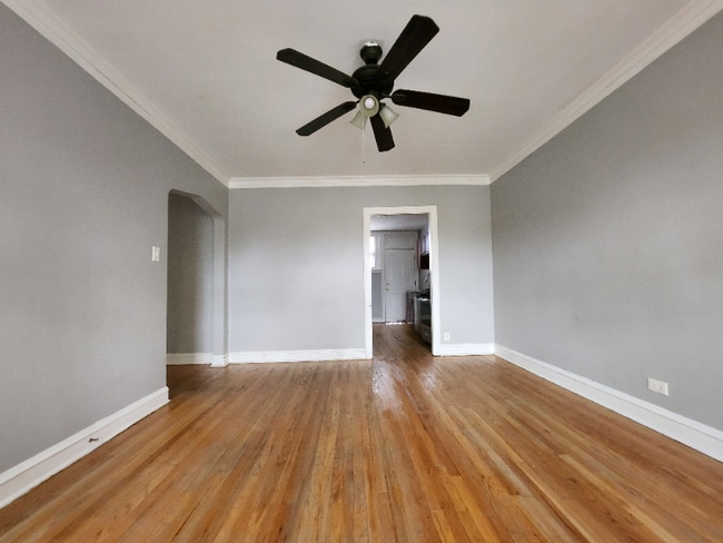Building Photo - 2907 W 56th St