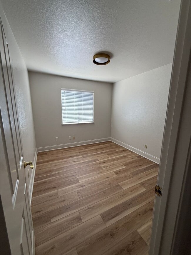 Building Photo - Prime Location 3 Bed 2 Bath Updated Home!